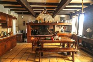 a kitchen with a table and chairs in a room at Escapade dans la campagne toulousaine in Beaumont-sur-Lèze