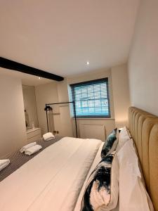 a bedroom with a large white bed with a window at 73A Weavers House - Mountergate in Norwich