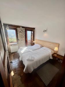Katil atau katil-katil dalam bilik di Casa Rural Basiver - Habitación Pico Samelar