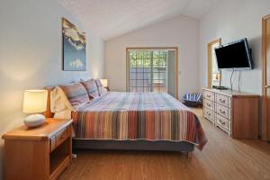 a bedroom with a bed and a television and a dresser at 1 Sunrise in Sunriver