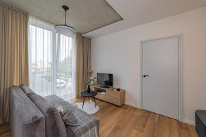 En sittgrupp på Comfortable 1 BD Old Town Apartment by Hostlovers