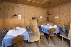 Posedenie v ubytovaní Gasthof Herrnhaus