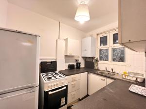 Dapur atau dapur kecil di Rooms in Bethnal Green