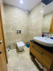 A bathroom at PALMERA ART HOUSE