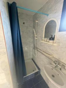 Uma casa de banho em Temački konaci