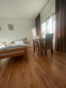 Uma cama ou camas num quarto em Temački konaci