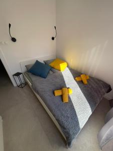Posteľ alebo postele v izbe v ubytovaní Apartament Smart Kamienica Grochów with free parking