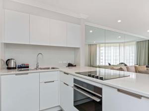 The Sebel Quay West Suites Sydney的厨房或小厨房