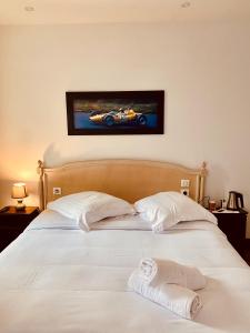 A bed or beds in a room at Enzo Hotels Limoges Centre Jourdan by Kyriad Direct