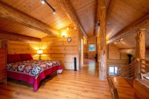 a bedroom in a log cabin with a bed at The Log Cabin in Stevenson