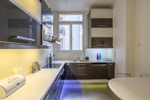 a kitchen with a sink and a counter top at Prestigious Appartement Trocadero in Paris