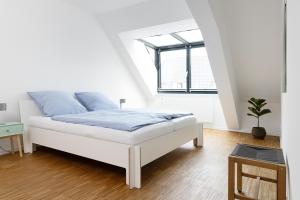 Un pat sau paturi într-o cameră la Ferienwohnung Sonnenschein in Flensburg, Sonwik