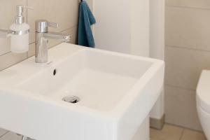 Et badeværelse på Ferienwohnung Sonnenschein in Flensburg, Sonwik