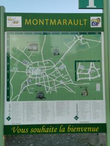 a sign with a map of montmartre at La maison aux rosiers in Montmarault