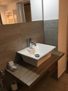 Ένα μπάνιο στο CASA NOAH +19 φωτογραφίες