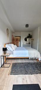 Ліжко або ліжка в номері Nieuw! The West Wing Bloemendaal