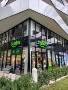 Supermarket alebo iný obchod pri hosteli alebo v okolí