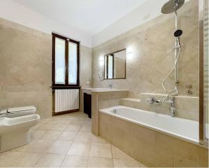 Afbeelding uit fotogalerij van Il Gatto e la Tartaruga Appartamento in Grignasco