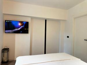 Μια τηλεόραση ή/και κέντρο ψυχαγωγίας στο Start Apartments 3