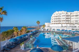- une vue sur le complexe depuis le balcon de l'hôtel dans l'établissement Santa Barbara Golf and Ocean Club, à San Miguel de Abona