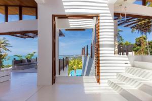 una casa con vista sull'oceano di Full seascape luxury villa large outdoor area! a Ko Samui