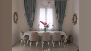 Imagine din galeria proprietății Villa corniche le luxe au près de la mer în El Haouach +8 fotografii
