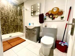 a bathroom with a toilet and a sink and a shower at Executive apartments, nr city centre with private parking in Plymouth
