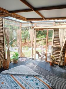 a bedroom with a bed and a large window at Cabaña de Montaña Puro Corazón in Los Altos de Cerro Azul