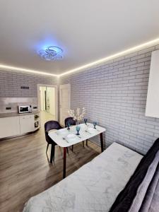 Virtuvė arba virtuvėlė apgyvendinimo įstaigoje Apartament on Chornovola, 40 ЖК "Варварівка"