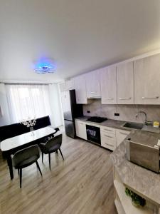 Köök või kööginurk majutusasutuses Apartament on Chornovola, 40 ЖК "Варварівка"