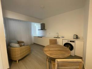Dapur atau dapur kecil di Tides proprety - Medium Tide