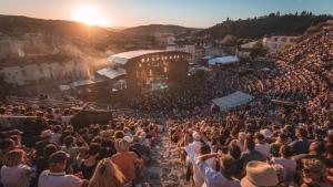 a crowd of people at a concert at sunset at *RARE Vienne Historique Calme 1min Théâtre Antique in Vienne