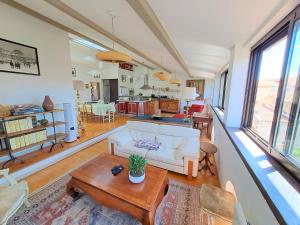 a living room with a white couch and a table at Loft de charme, idéalement situé in La Ciotat