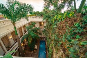 an overhead view of a building with a pool and palm trees at Cartagena Old City Mansion in Cartagena de Indias