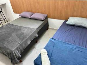 two beds sitting next to each other in a room at Estudio na Vila Guilherme Ao lado Expo Center Norte in Sao Paulo