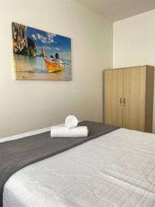 Llit o llits en una habitació de Apartamento Completo 2 Quartos com AC em Blumenau SC à 10min Vila Germânica, ideal para família, berço disponível!