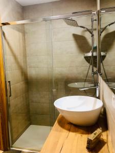 Koupelna v ubytování Apartamentos Zabalarena Artzaia