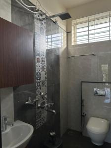 Ένα μπάνιο στο SanTrupthi A Stay at Home +8 φωτογραφίες