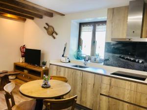Kuchyň nebo kuchyňský kout v ubytování Apartamentos Zabalarena Artzaia