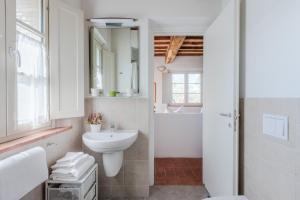 Ένα μπάνιο στο Casa Santo al Borghetto +69 φωτογραφίες