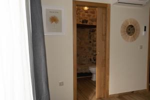 A bathroom at Ecolagar O Barqueiro