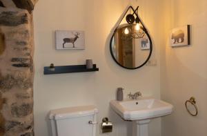 A bathroom at Ecolagar O Barqueiro