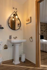 A bathroom at Ecolagar O Barqueiro