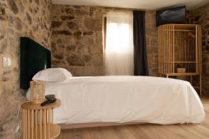 A bed or beds in a room at Ecolagar O Barqueiro