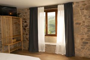 A bed or beds in a room at Ecolagar O Barqueiro