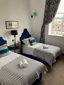 Ένα ή περισσότερα κρεβάτια σε δωμάτιο στο East View House, Stunning Chapel Conversion +44 φωτογραφίες