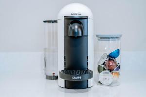 a food processor and a blender on a counter at Spring Grove Apartment - Central Harrogate in Harrogate