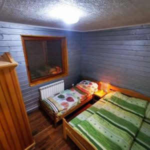 Ένα ή περισσότερα κρεβάτια σε δωμάτιο στο Vila Treska 98