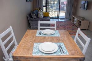 Airville Luxury Apartments, 7min Drive to Cresta Mall的休息区