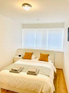 Brand New 3 bedrooms with Terrace and Parking - 142-92 객실 침대